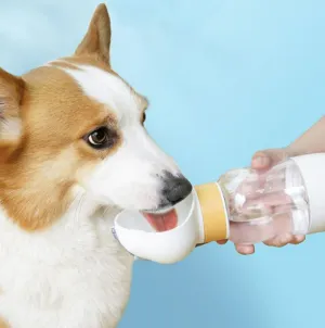 Portable portable cup for dogs and cats to go out for drinking and feeding